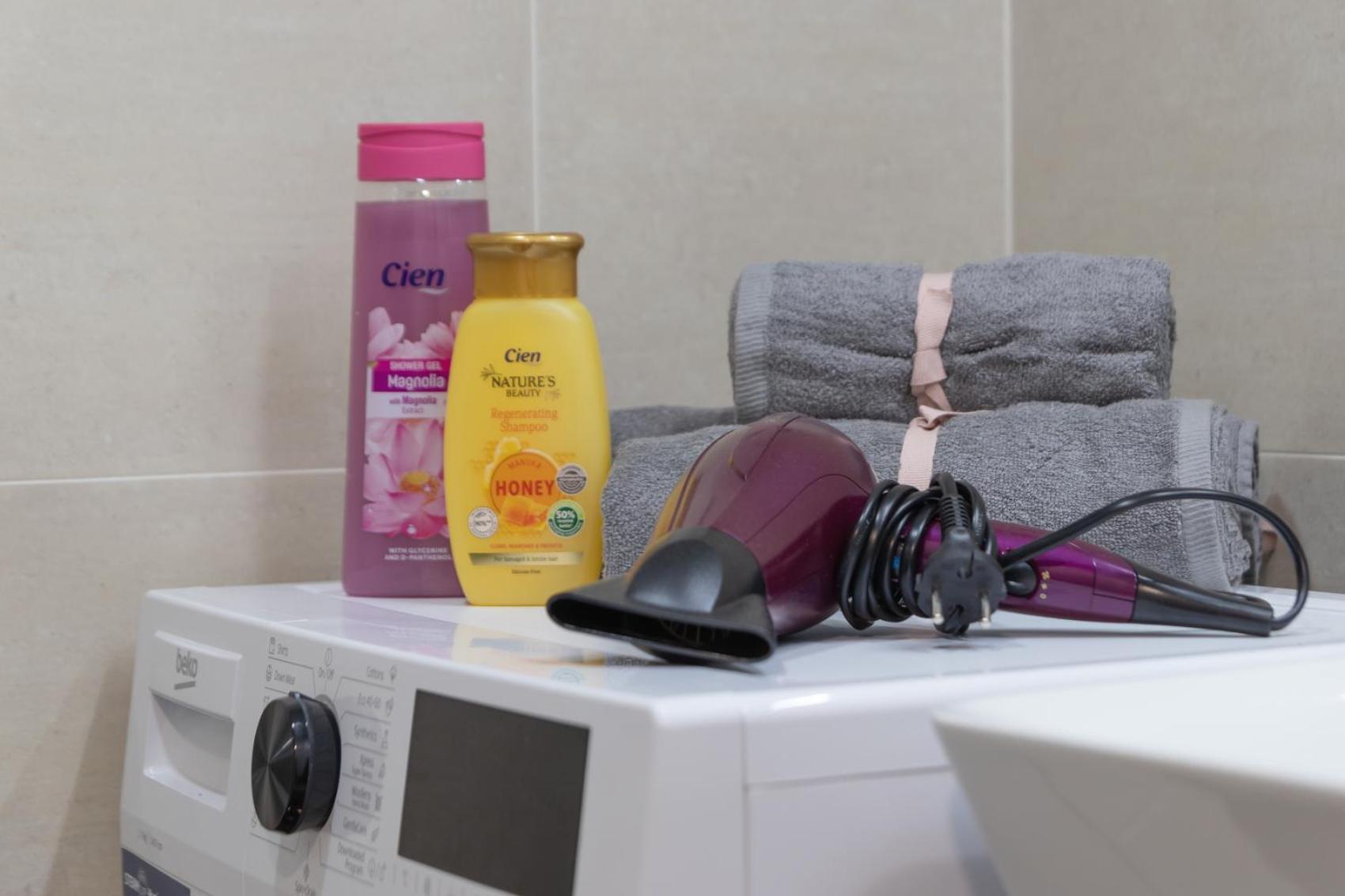 Smart With Ultra Fast 1gbps Wifi And Air Conditioning Apartment Prag